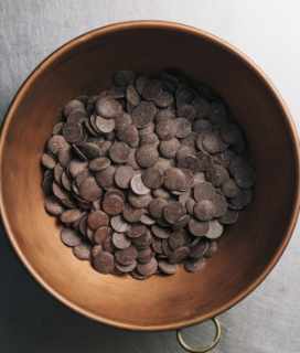 Image of a bowl of Guittard Real Semisweet Chocolate Chips